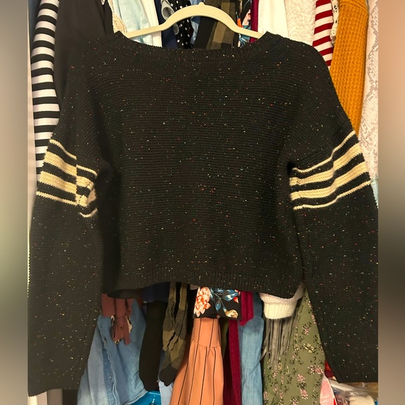 Black Knit Crop Top Sweater - Picture 5 of 6